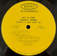 画像をギャラリービューアに読み込む, SLY &amp; THE FAMILY STONE / There's A Riot Goin' On ( Epic – KE 30986, LP)
